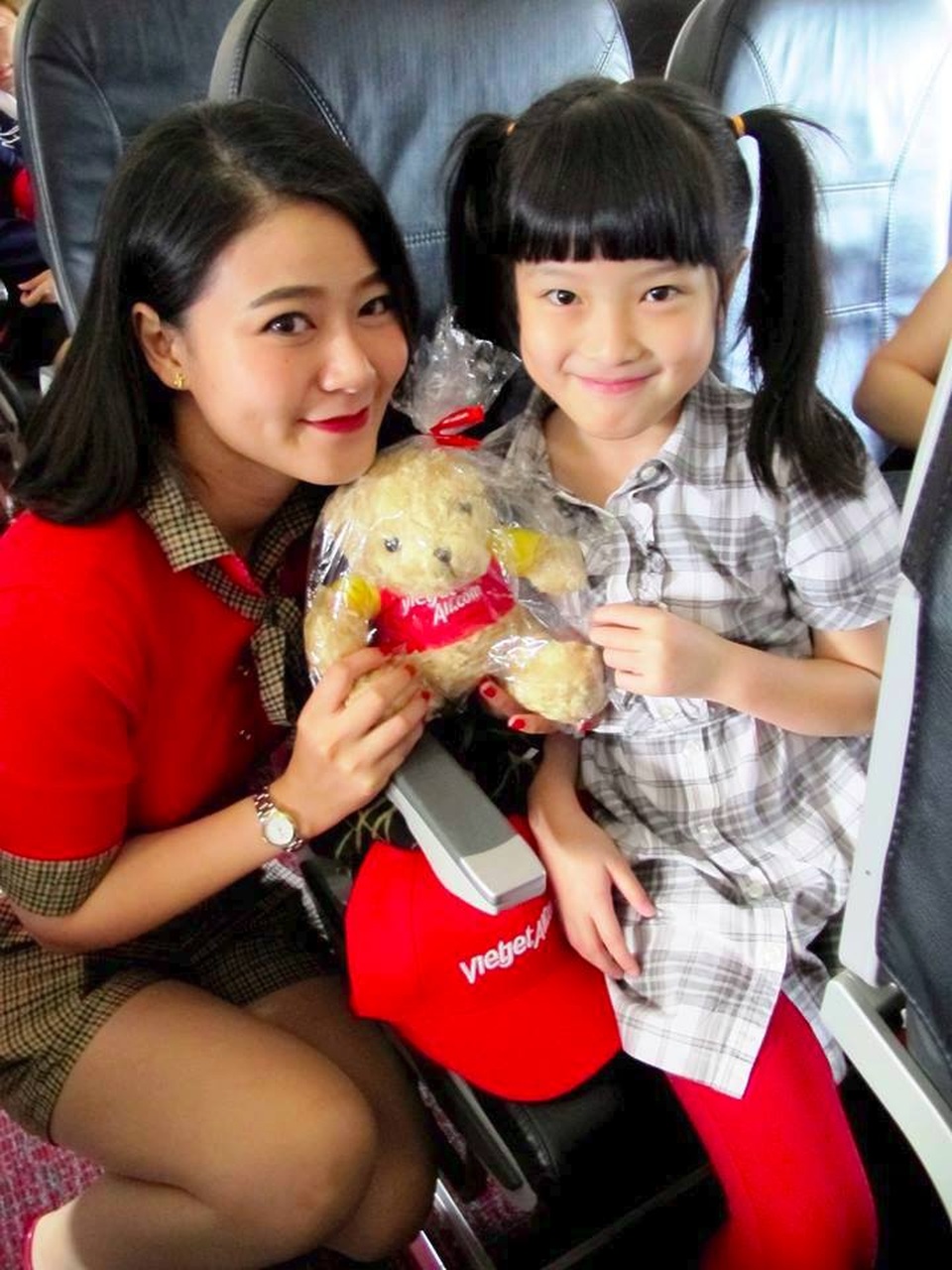 Hành khách nhí đáng yêu mùa trung thu Vietjet - 7 Cháu là hoa khôi chuyến bay