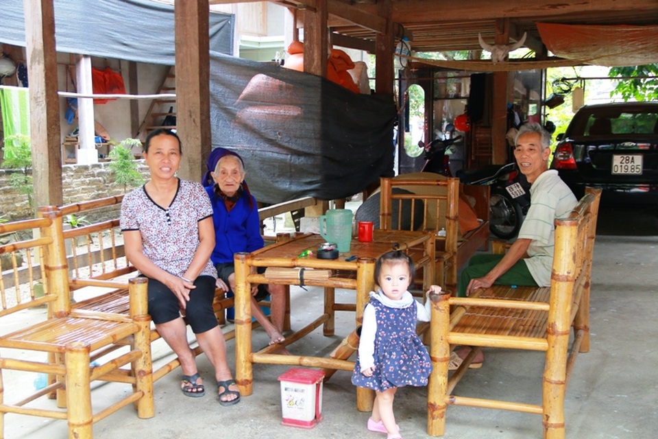 Trước kia, người dân trong bản chủ yếu sống bằng nghề nông. Từ khi quy hoạch phát triển bản thành nơi du lịch cộng đồng, người dân chuyển dần sang làm dịch vụ du lịch. Thu nhập từ du lịch hàng năm cũng giúp bàn con nhân dân trong bản phát triển kinh tế, đặc biệt là có cơ hội giao lưu với bên ngoài nhiều hơn trước kia.