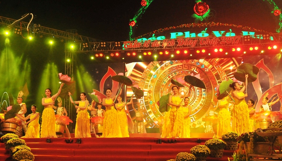 Đêm khai mạc lung linh sắc màu xứng danh vùng đất bốn mùa hoa nở