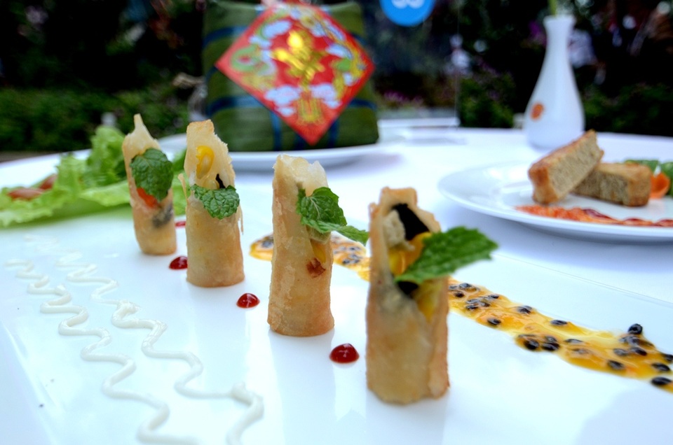 Tuy chỉ mới cấp 3 nhưng các bạn thể hiện khá sáng tạo trong cách bài trí món ăn của mình.