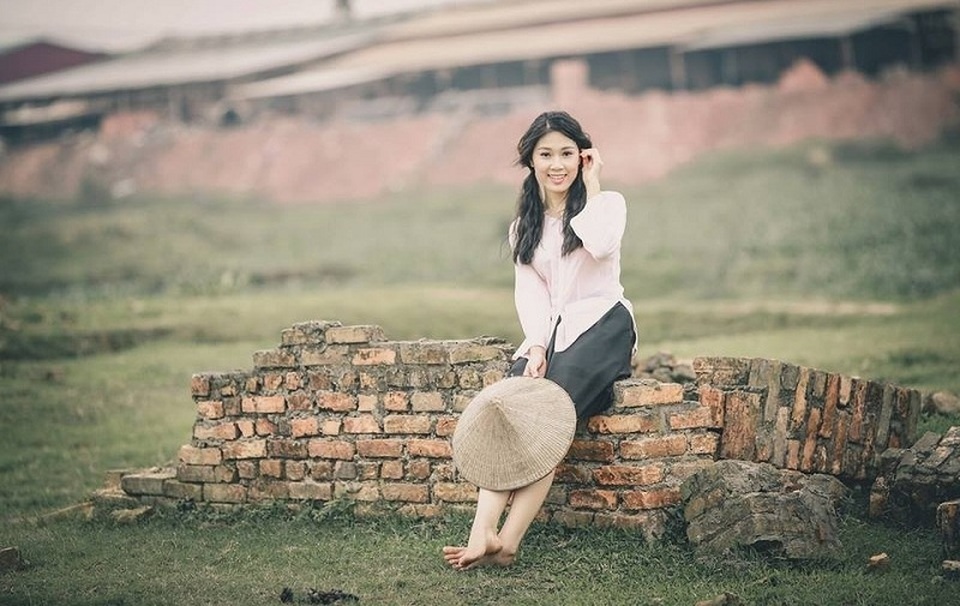 Bộ ảnh kỷ yếu mang phong cách dân dã của học sinh Bắc Giang - 3 Tìm hiểu về bộ ảnh được biết, bộ ảnh được lấy ý tưởng từ những gì thân thuộc nhất, gắn bó với cuộc sống xung quanh các em để gợi lại những hình ảnh quen thuộc của làng quê Việt Nam thời bao cấp.