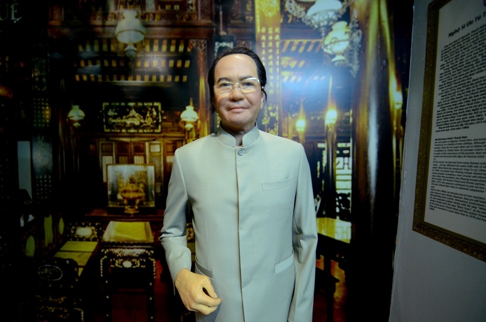 Những điều chưa biết bên trong khu trưng bày tượng sáp ở TPHCM - 7 Nghệ sỹ cải lương- Đạo diễn Thanh Điền. Hai vợ chồng nghệ sỹ Thanh Điền và Thanh Kim Huệ là hai bức tượng gia công trong số những bức tượng đầu tiên nên thời gian hoàn thành mất gần một năm.