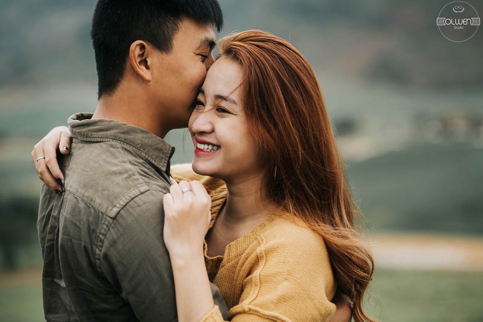 Bộ ảnh tự chụp của cặp đôi 10 năm bên nhau không dám ngỏ lời - 9 Cô nàng chia sẻ: “Dù lệch múi giờ nhưng anh ấy luôn cố gắng dậy sớm để có thể được gặp nhau qua màn hình điện thoại. Yêu xa mới thấy cả hai thật mạnh mẽ và dũng cảm biết bao”