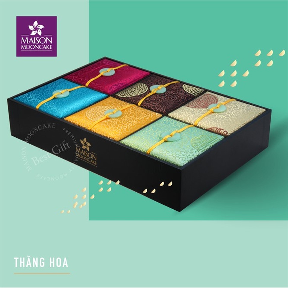 Bánh trung thu Maison – hương vị Hong Kong đích thực - 9 Thăng Hoa – giá 1.200.000 VNĐ. Hộp gồm 6 bánh 150g 1 trứng: Thập cẩm, Trà Ô Long, Trà xanh, Sen trắng, Đậu đỏ, Sầu riêng.