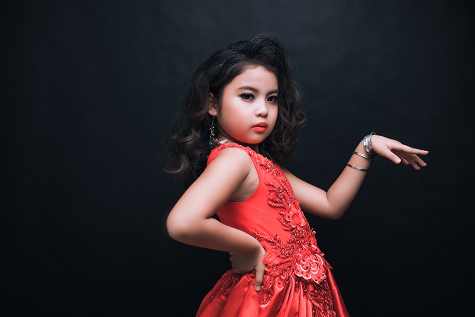 Gia Hân nhìn tựa một cô công chúa kiêu kỳ bước ra từ những câu chuyện cổ tích