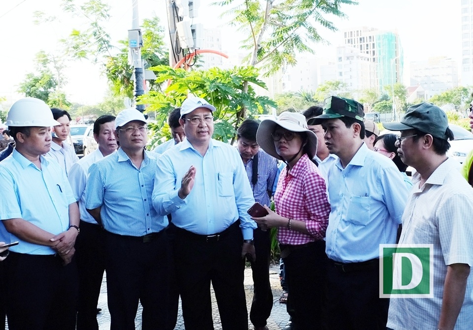 Đà Nẵng đã sẵn sàng cho Tuần lễ Cấp cao APEC 2017 - 5 Ông Huỳnh Đức Thơ - Chủ tịch UBND TP Đà Nẵng kiểm tra các tuyến đường, công trình phục vụ APEC