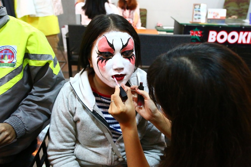 Phố Tây Huế tưng bừng chào đón lễ hội ma quỷ Halloween - 7 Lễ hội Halloween thu hút nhiều bạn trẻ ở Huế hóa trang thành ma quỷ