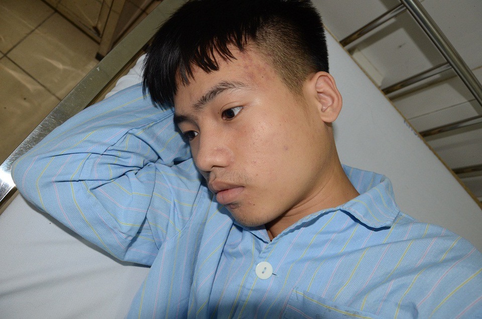 Không có tiền mổ tim lần 3, tính mạng chàng thanh niên dân tộc Thái nguy kịch - 7 Ánh mắt buồn thảm đầy ám ảnh của cậu thanh niên dân tộc Thái, khi nghĩ đến tương lai u ám của mình…