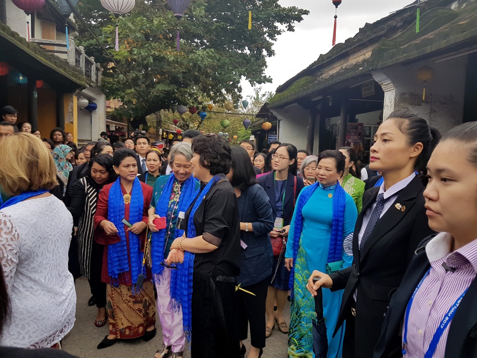 Phu nhân lãnh đạo các nền kinh tế APEC tham quan Hội An - 5 Phu nhân lãnh đạo các nền kinh tế APEC tham quan Hội An - 5