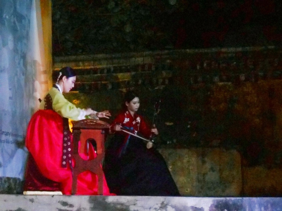 Ngày hội văn hóa Hàn Quốc tại Hội An - 7 Hòa tấu nhạc cụ dân tộc của nghệ sĩ Andong