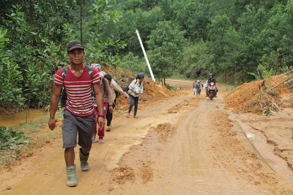 Đường về thôn mới được tái lập