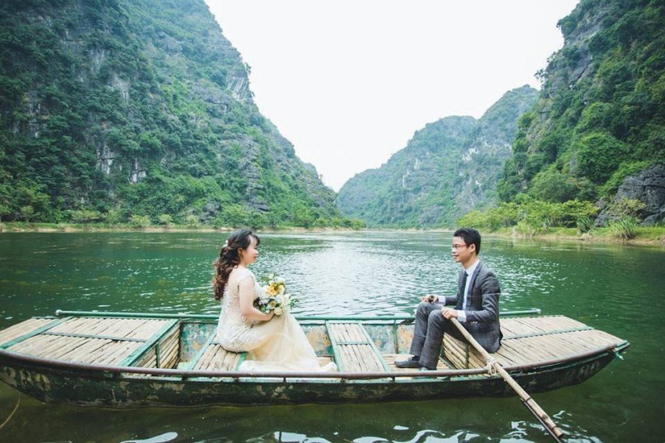 Cặp đôi nên duyên vợ chồng nhờ... bình luận "dạo" trên mạng - 6
Tình cảm của cả hai đến với nhau rất tự nhiên, thậm chí ngay cả người trong cuộc cũng không nhớ chính xác họ yêu nhau từ khi nào. Chỉ nói chuyện một thời gian rồi yêu, cũng không hề có tỏ tình lãng mạn mà cả hai đến với nhau nhẹ nhàng như cách... họ bình luận dạo.