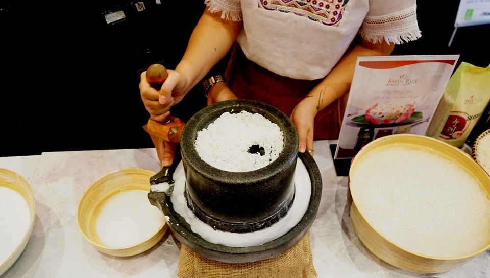 Thực khách thích thú “chạm tay” vào lịch sử của sợi phở - 8 Những hạt lúa chín vàng chắc mẩy, sau khi được thu hoạch sẽ cho ra những hạt gạo trắng. Đây là nguyên liệu để làm nên bánh phở