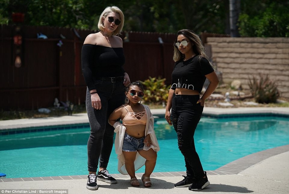 Với chiều cao 1m01, cô gái 21 tuổi Dru Presta đến từ bang Nevada, Mỹ, muốn chứng tỏ rằng vẻ đẹp gợi cảm không có bất cứ giới hạn nào về chiều cao. Dru hiện đã chuyển tới sống ở thành phố sôi động Los Angeles để theo đuổi ước mơ trở thành người mẫu.