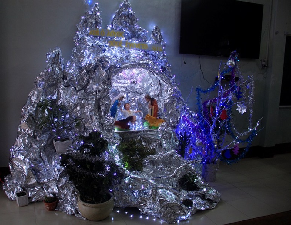Tiểu chủng viện cổ kính bậc nhất Bình Định yên bình đón Noel - 5 Dù trang trí đơn giản, nhưng không khí Giáng sinh đang tràn ngập ở Tiểu chủng viện Làng Sông