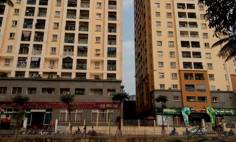 Vì sao chủ đầu tư trì hoãn bàn giao đầy đủ hồ sơ cụm nhà chung cư 229 Phố Vọng? - 2
Cư dân cụm chung cư 229 Phố Vọng bày tỏ hàng loạt nỗi niềm “đau khổ”.