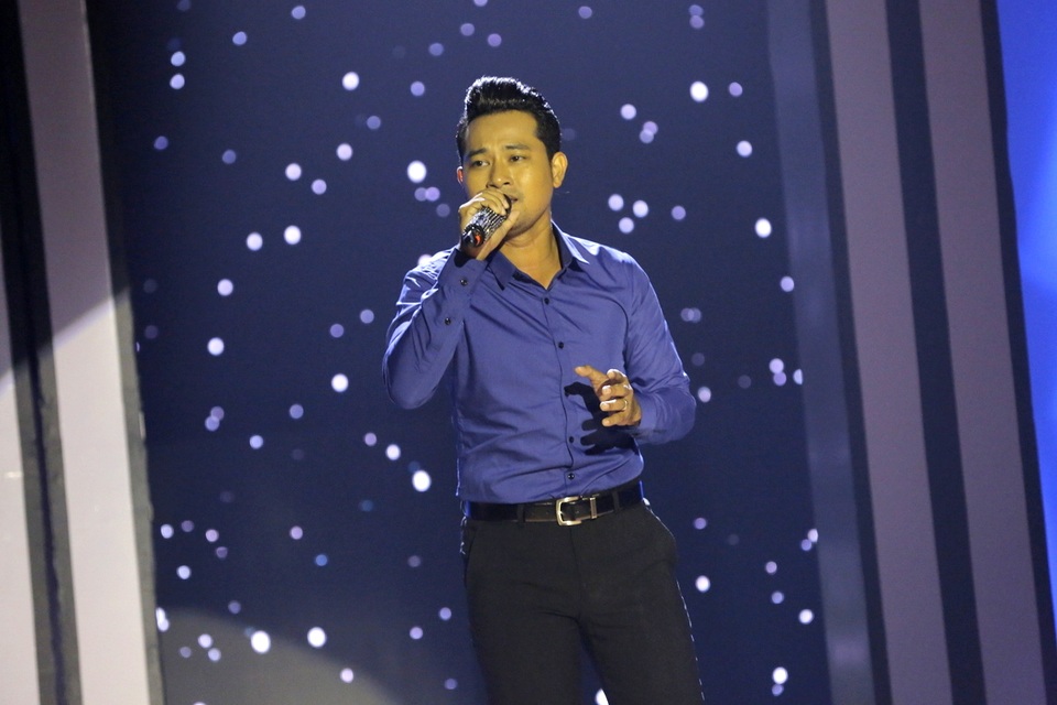 Diễn viên Lý Hương bị Hà Phương, Mạnh Đình “chê” hát Bolero chưa “mùi” - 5 Diễn viên Huỳnh Đông thể hiện ca khúc Nhớ người yêu với giọng hát trầm ấm, truyền cảm và phong cách trình diễn tự tin.