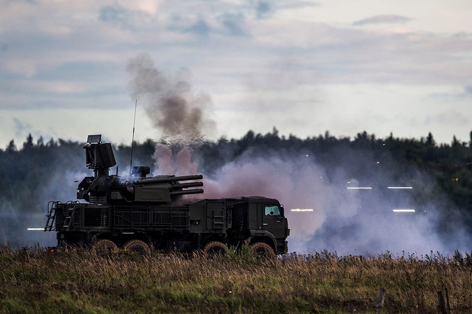 Nga, Belarus điều dàn khí tài hùng hậu cho tập trận chung - 6
Các quan chức NATO đã lên tiếng cảnh báo về cuộc tập trận, cho rằng đây là động thái nhằm di chuyển quân đội và thiết bị quân sự lại gần châu Âu. Nga và Belarus bác bỏ cáo buộc này và nhiều lần khẳng định rằng cuộc tập trận được tổ chức nhằm mục đích tự vệ và phòng thủ.