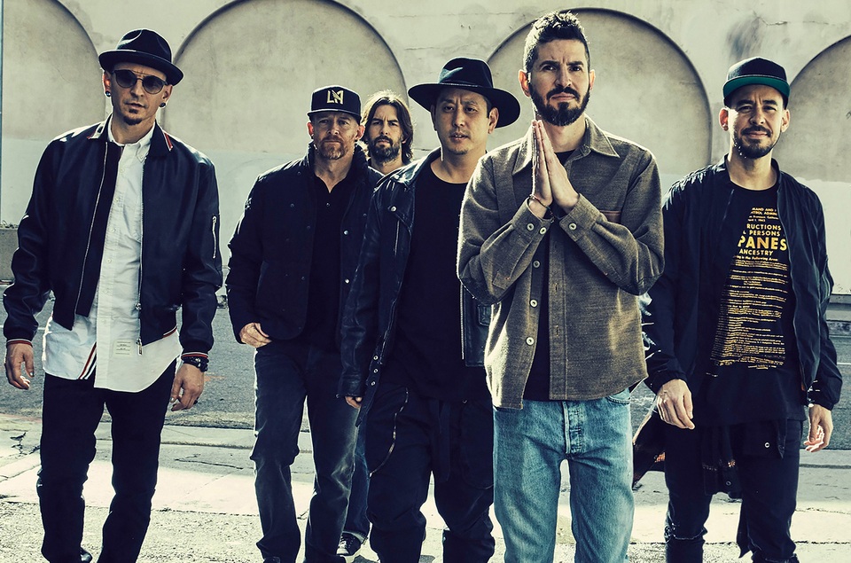 15 ca khúc đáng nhớ nhất của Linkin Park - 1 Nhóm Linkin Park. Thành viên Chester Bennington ở ngoài cùng bên trái