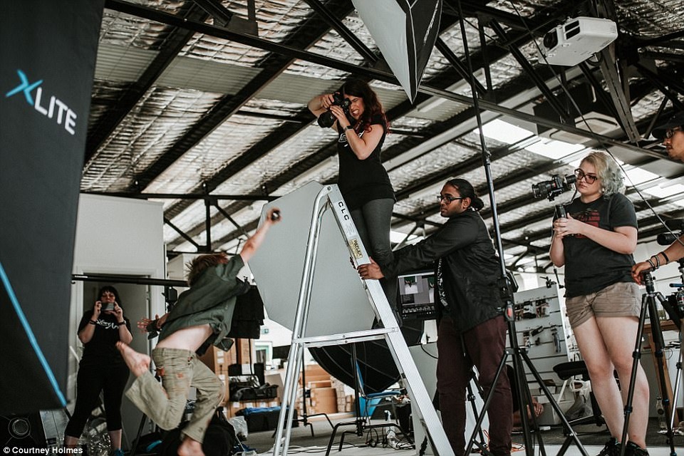 Bộ ảnh được thực hiện kỳ công như một món quà dành cho chị Sarah nhân dịp Ngày của Mẹ đang tới.