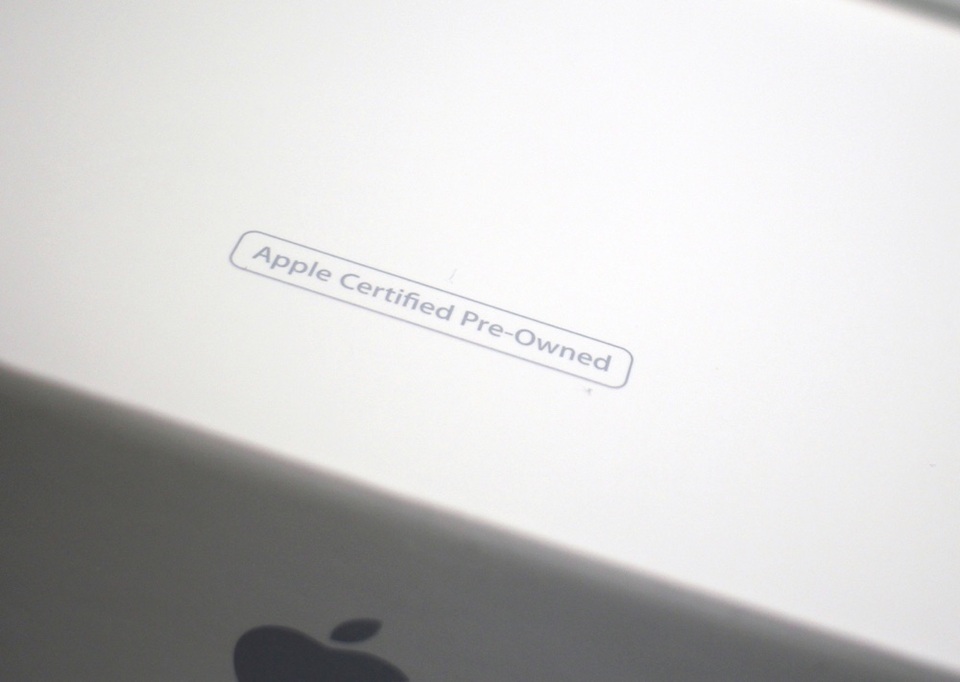 iPhone ế ẩm tại Việt Nam, chờ đợi luồng gió mới - 2 Mẫu iPhone CPO được in bên dưới hộp