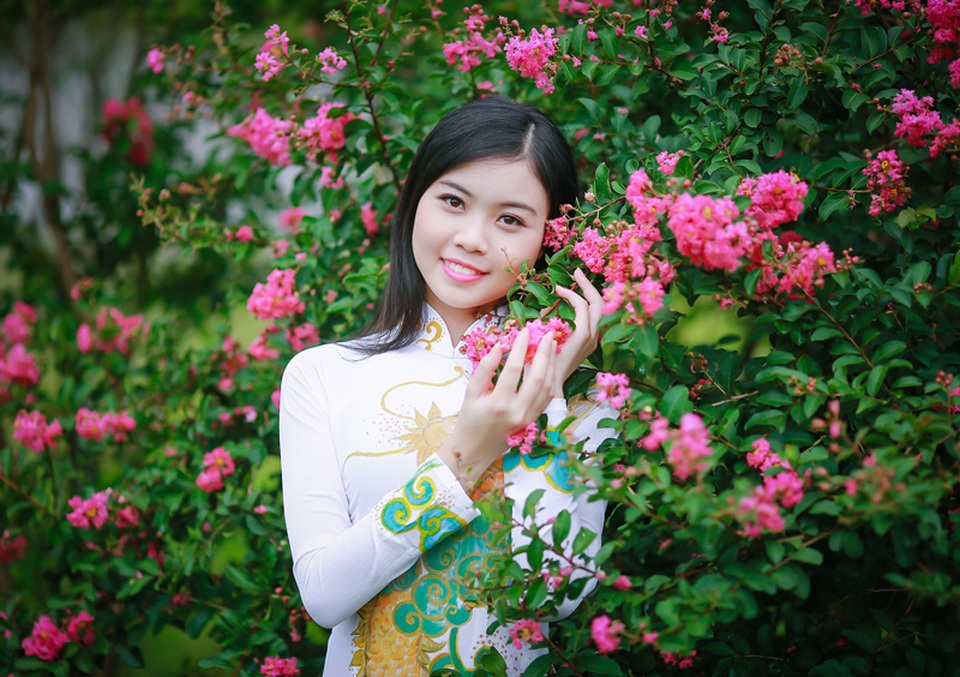 Nữ sinh khoe sắc kiều diễm giữa cánh đồng hoa - 10
Tạ Thu Thảo (sinh năm 1997) - sinh viên CĐ Công nghệ và Thương mại Hà Nội