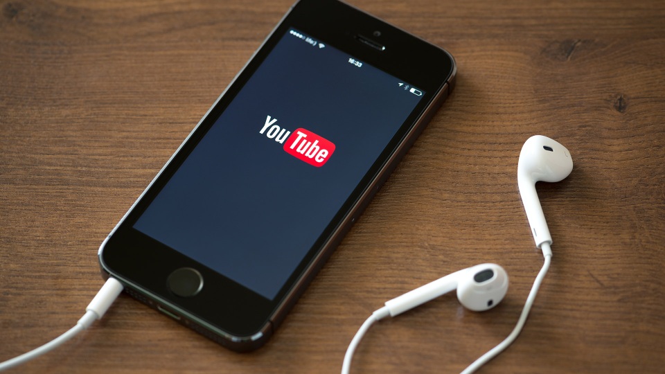 Nội dung đồi trụy, 18+ tràn lan trên website YouTube Việt Nam - 1 YouTube là mạng chia sẻ video được sử dụng nhiều nhất tại Việt Nam