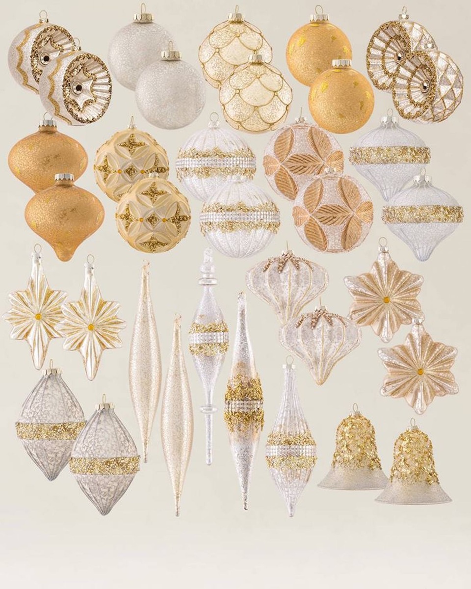 Nhập quả châu cao cấp, thông tươi từ Mỹ... về đón Giáng sinh - 5 Bộ quả châu có tên “nữ hoàng mùa đông” có giá 7 triệu đồng. (Ảnh: Diệp Nguyễn)