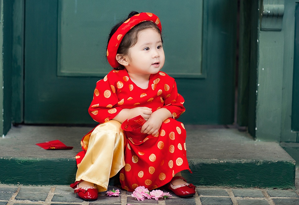 Mẫu nhí Mimi mặc áo gấm cực đáng yêu đón Tết - 11 Mẫu nhí Mimi mặc áo gấm cực đáng yêu đón Tết - 11