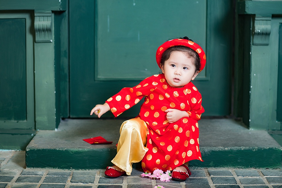 Mẫu nhí Mimi mặc áo gấm cực đáng yêu đón Tết - 12 Mẫu nhí Mimi mặc áo gấm cực đáng yêu đón Tết - 12