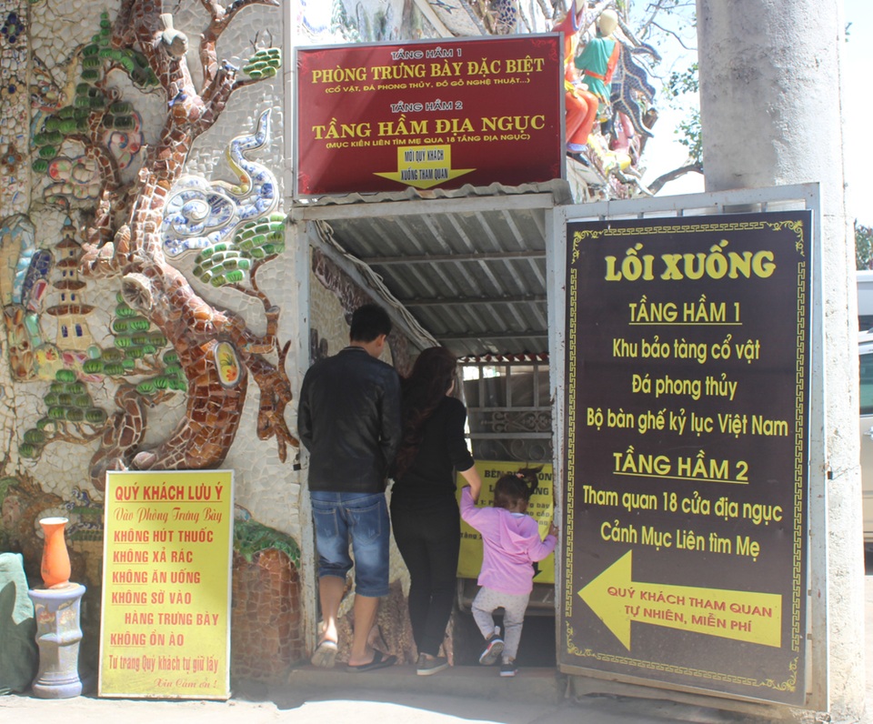 Bảo tàng trong ngôi chùa "giữ" 11 kỷ lục Việt Nam - 8 Lối xuống Khu bảo tàng cổ vật và Tham quan 18 tầng địa ngục