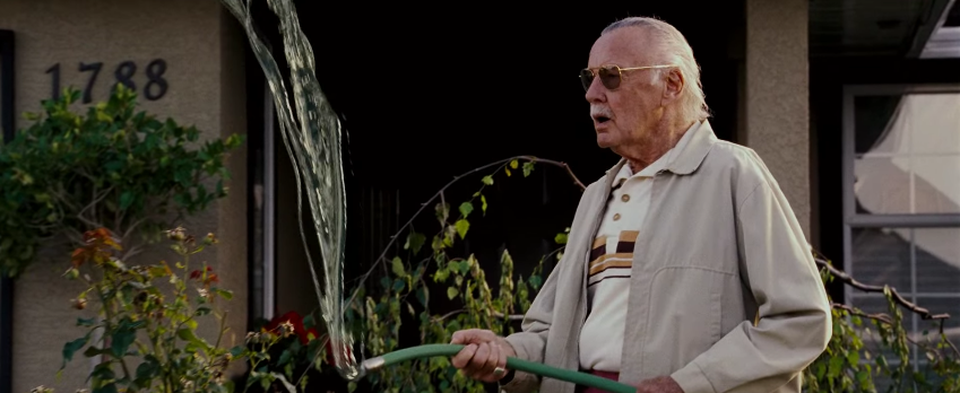 Trong “X-Men: The Last Stand” (Dị nhân 3: Phán quyết cuối cùng - 2006), nhân vật siêu phụ của Stan Lee trở nên “ngơ ngác” khi chứng kiến dị nhân Jean Grey sử dụng siêu năng lực.