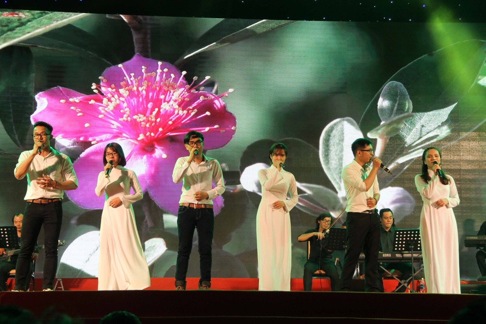 Nồng nàn đêm nhạc Trịnh Công Sơn sau sự cố cấm hát “Nối vòng tay lớn”