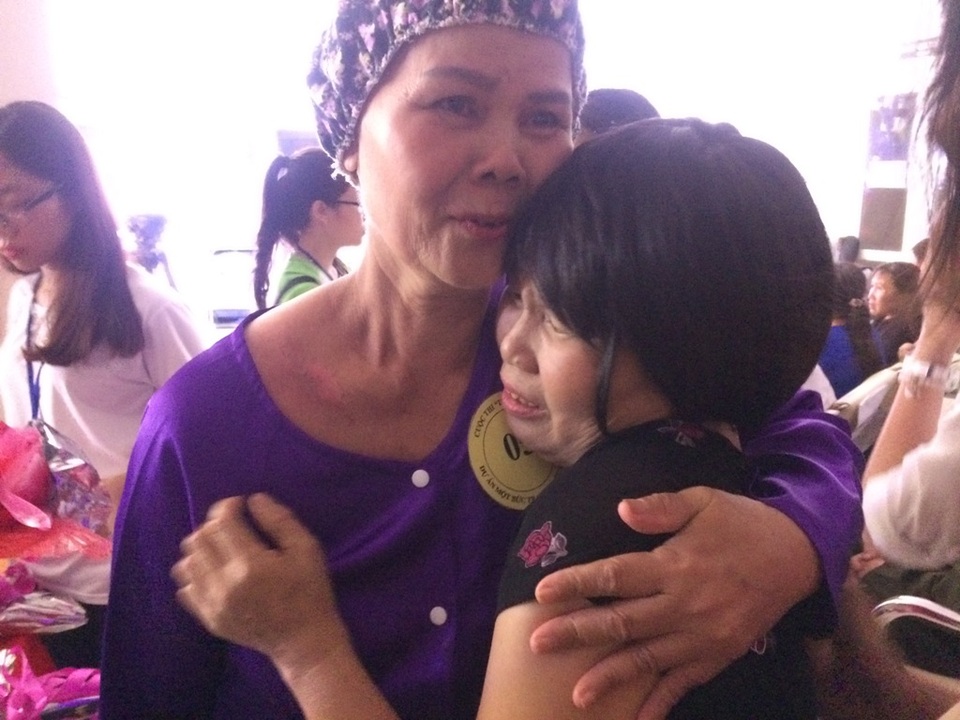 Tiếng hát xoa dịu nỗi đau cho bệnh nhân ung thư - 9 Nước mắt cảm động của các bệnh nhân sau khi dự thi