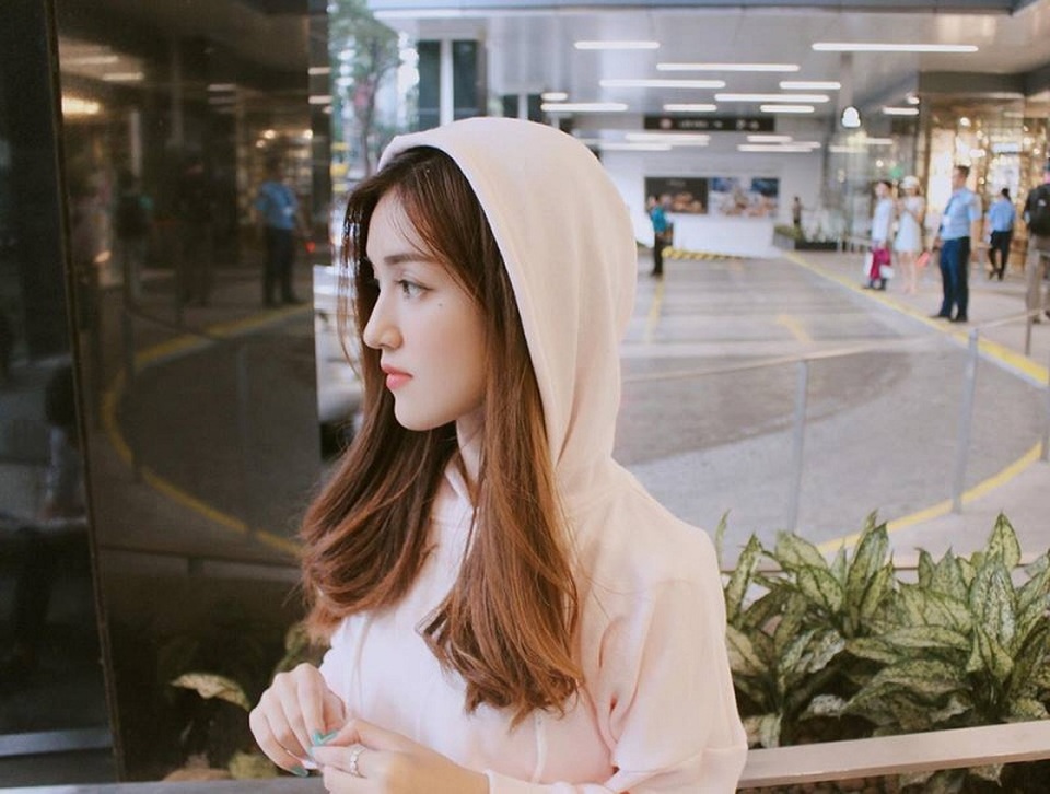 Nữ sinh Sài Gòn xinh đẹp khiến ngàn chàng trai thương nhớ - 2
Chưa từng tham gia đóng phim, quay MV hay xuất hiện trên truyền hình nhưng nữ sinh xinh đẹp này lại sở hữu lượt người theo dõi đáng nể, trở thành một trong những hot girl có tiếng tại Sài Gòn.