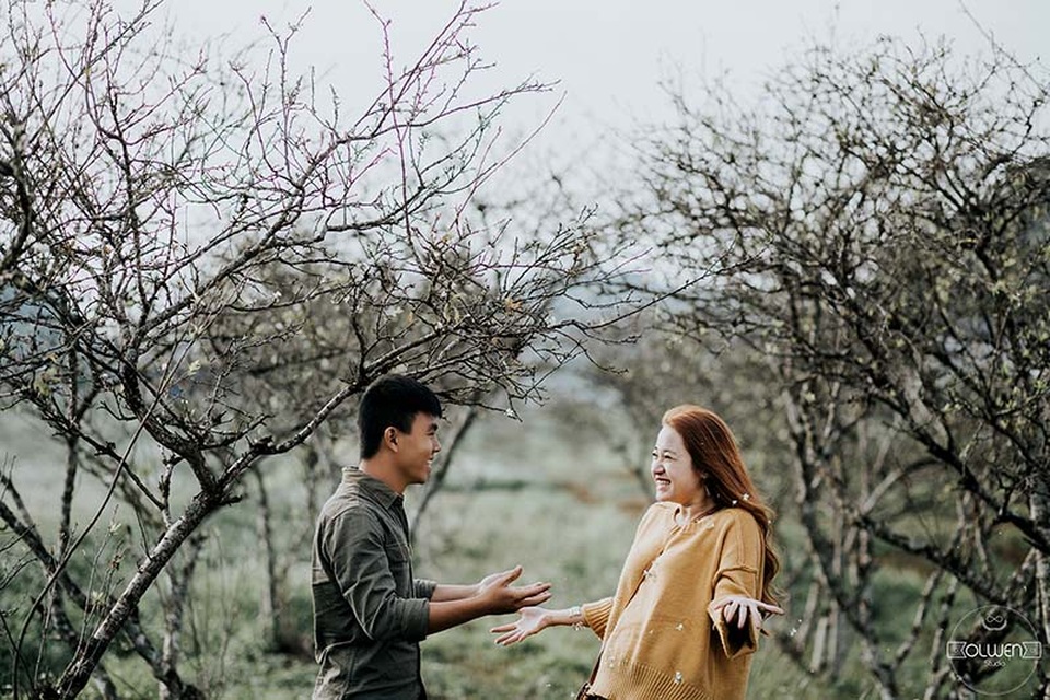Bộ ảnh tự chụp của cặp đôi 10 năm bên nhau không dám ngỏ lời - 8 Nhưng cuối cùng, tình yêu đã chiến thắng tất thảy, cặp đôi quyết định yêu xa khi Hồng Phượng sang Pháp theo đuổi ước mơ của mình.
