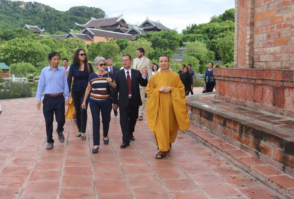 Tổng giám đốc UNESCO thăm quần thể danh thắng Tràng An - 9 Tổng giám đốc UNESCO thăm quần thể danh thắng Tràng An - 9