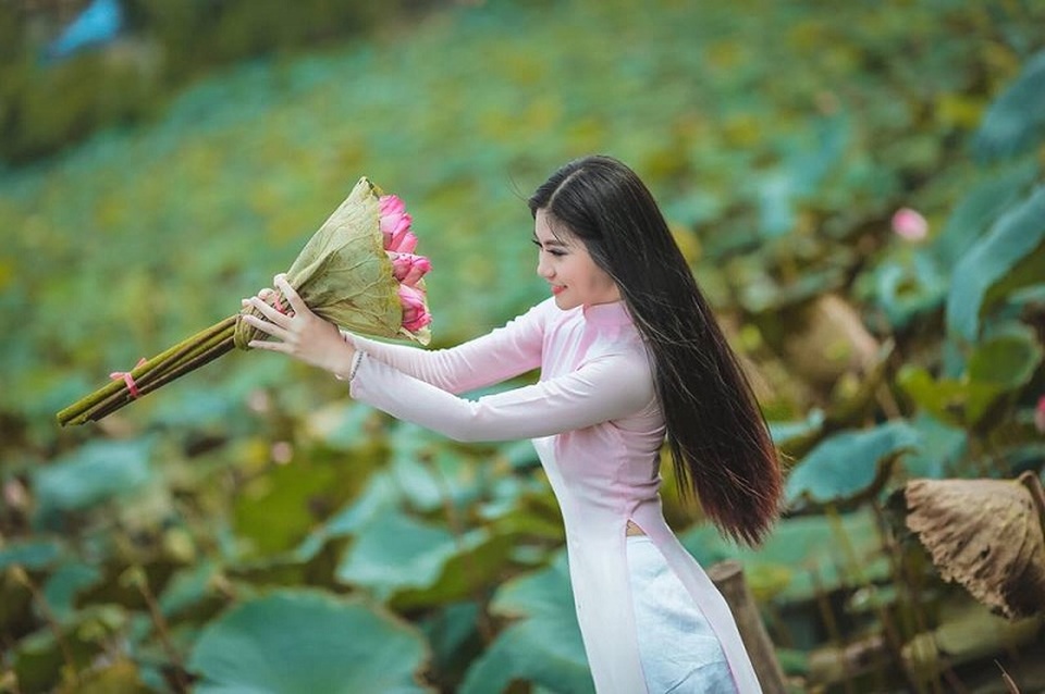 Khoảnh khắc nữ sinh Sài Gòn trong tà áo dài "đốn tim" dân mạng - 8 Khoảnh khắc nữ sinh Sài Gòn trong tà áo dài "đốn tim" dân mạng - 8