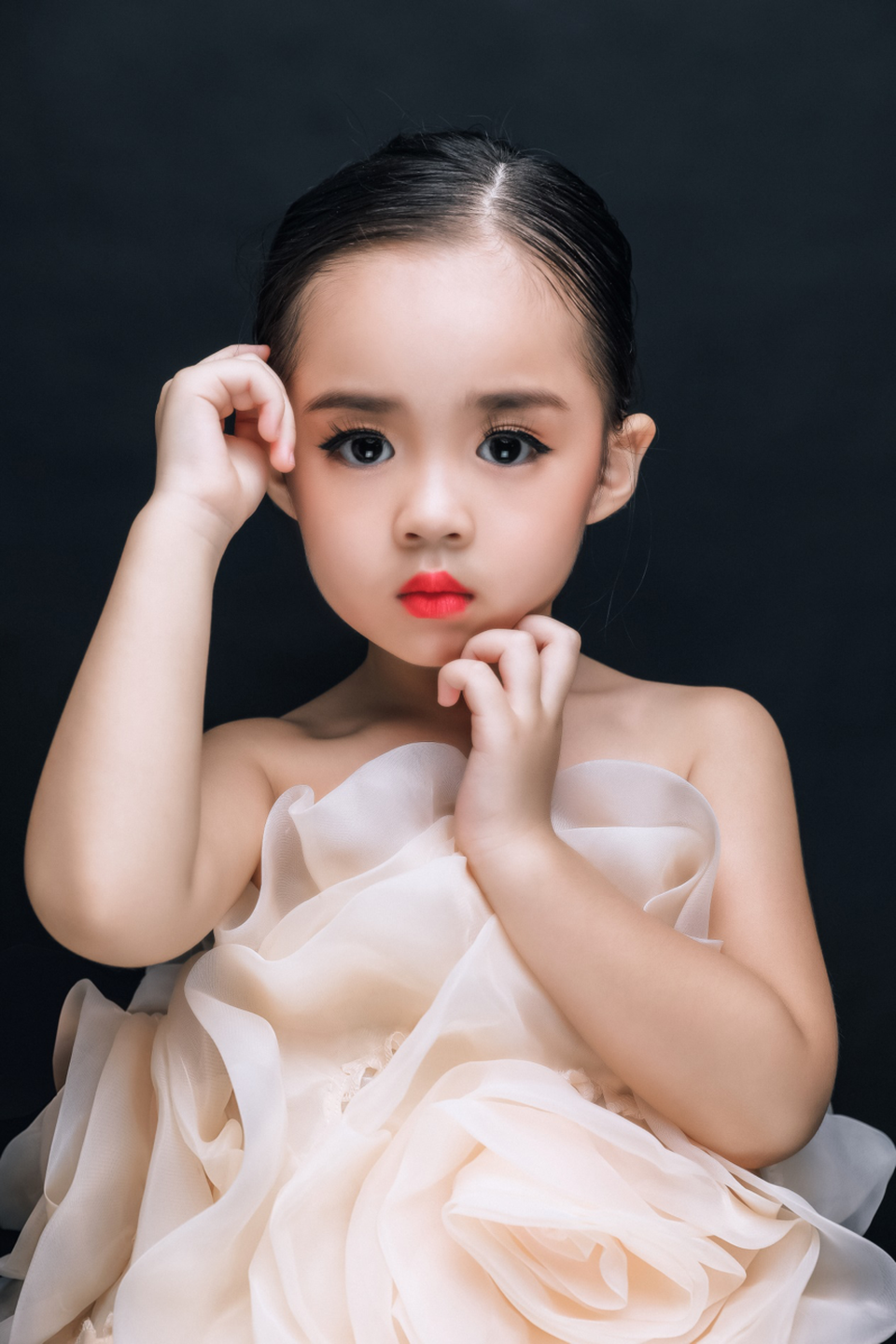 Nguyễn Nhã Uyên với phong cách thơ ngây