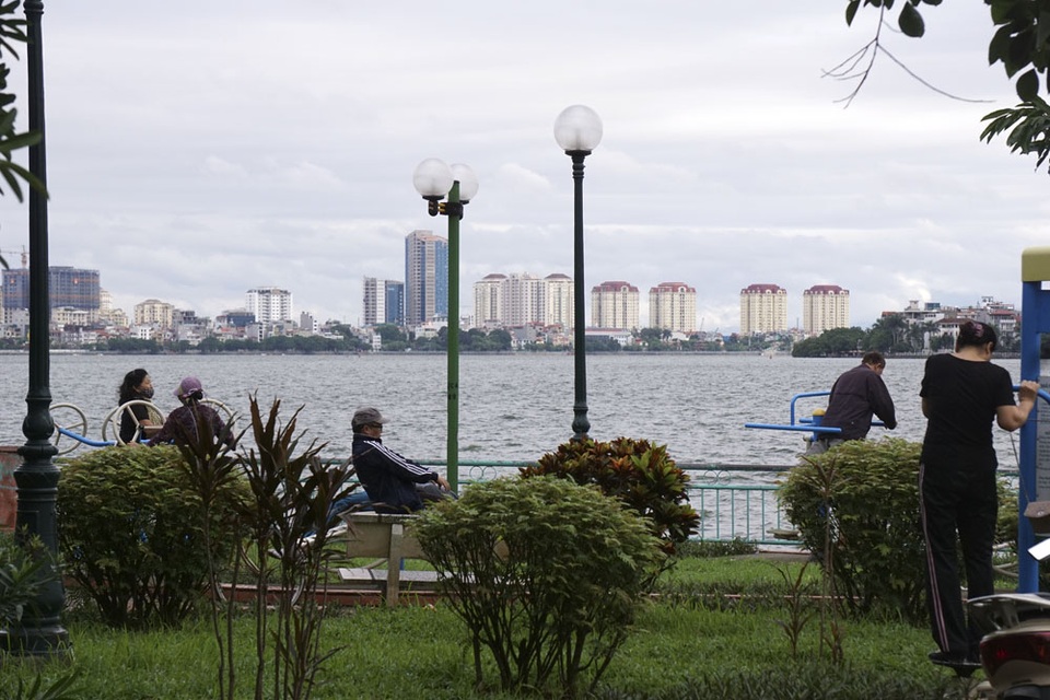 
Theo dự báo mấy ngày trước, Hà Nội sẽ có mưa trong vài ngày. Tuy nhiên, do diễn biến áp thấp nhiệt đới và đợt không khí lạnh thuận lợi, Hà Nội đã tạnh ráo và có nắng từ sáng 17/10.
