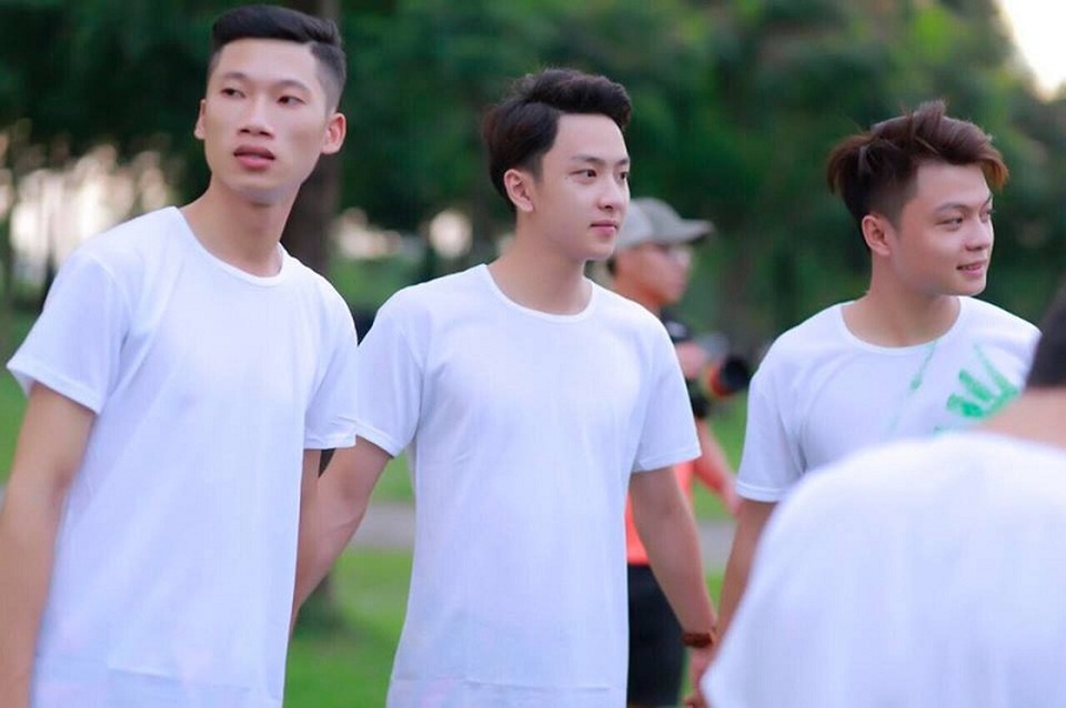 “Hot boy kỷ yếu” khiến các cô gái rần rần xin link Facebook - 1 Mới đây, trên diễn đàn dành cho các bạn sinh viên Học viện Nông nghiệp Việt Nam đăng tải một bài viết chia sẻ về “công thức đẹp trai” kèm theo 2 bức ảnh minh họa.