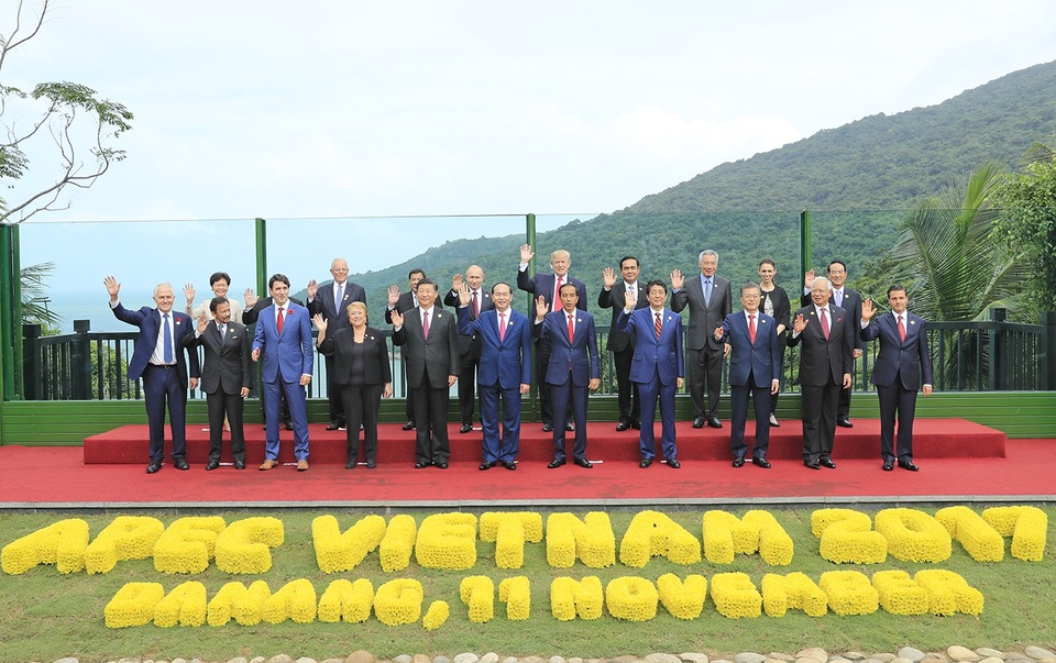Những ngày bận rộn của Tổng thống Mỹ Donald Trump tại Việt Nam - 7
21 lãnh đạo các nền kinh tế APEC chụp ảnh chung. (Ảnh: Ủy ban Quốc gia APEC 2017)