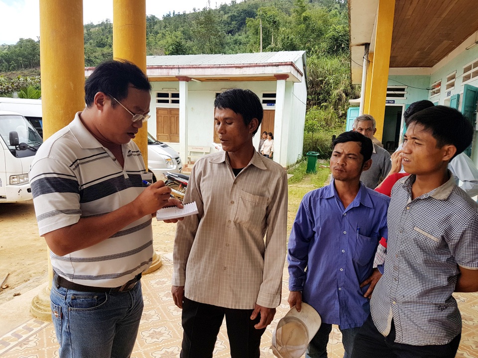 Các nạn nhân vụ sạt lở trao đổi với PV Dân trí