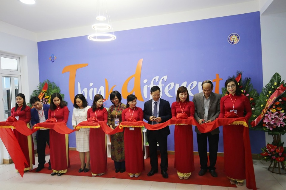 Ra mắt Không gian sáng tạo và Trung tâm đào tạo Kỹ năng mềm tại TP Huế - 3 Cắt băng khai trương