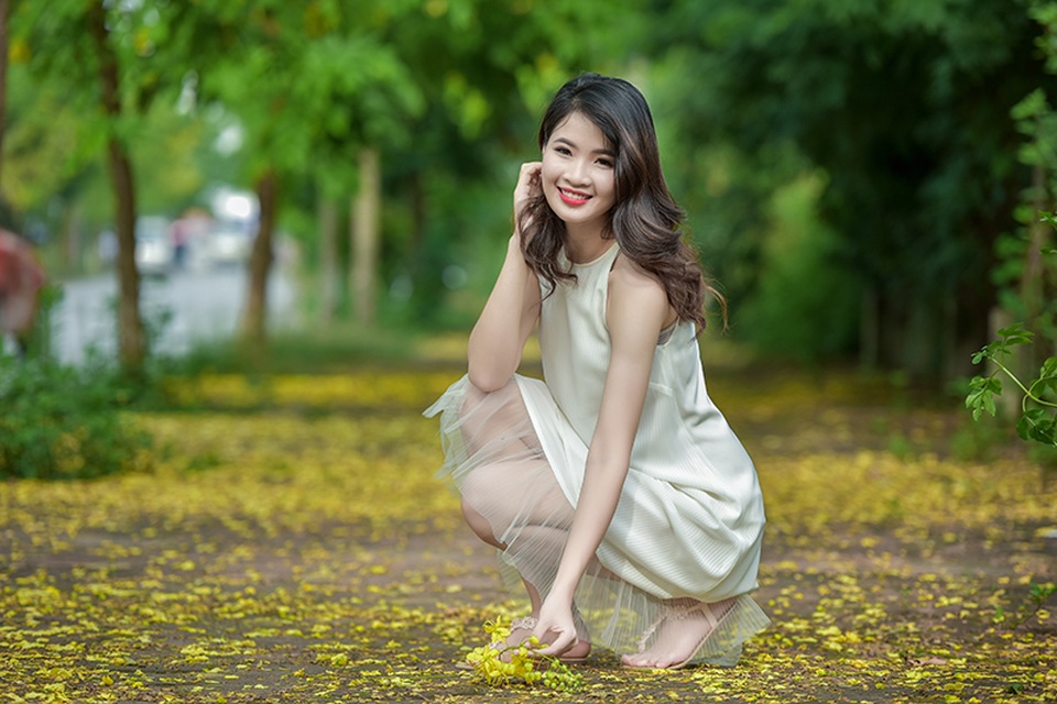 Nữ sinh cao 1m79 duyên dáng đọ sắc cùng muồng hoàng yến - 11 Nữ sinh cao 1m79 duyên dáng đọ sắc cùng muồng hoàng yến - 11