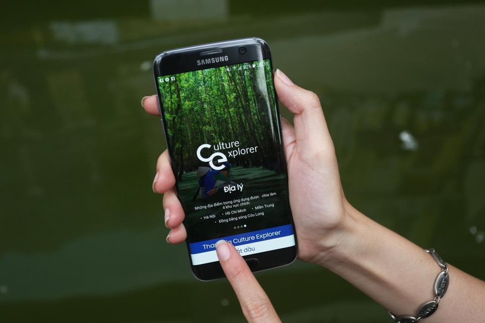 Ngày hội “Kết nối giá trị Việt” là một phần của hành trình giới thiệu các bạn ứng dụng trên thiết bị di động “Culture Explorer” - kênh thông tin đa dạng và thú vị nhằm tạo điều kiện cho các bạn tìm hiểu về các danh lam thắng cảnh, nét văn hóa và những thông tin thú vị về đất nước Việt Nam. Đây là ứng dụng miễn phí, cung cấp các hình ảnh và nội dung chính xác, cập nhật bởi Trung Tâm Thông Tin Du Lịch (TITC) trực thuộc Tổng Cục Du Lịch, Bộ Văn Hóa – Thể Thao và Du Lịch Việt Nam.