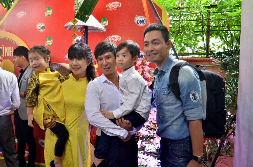 "Góp tình trao tết" lan tỏa yêu thương - 3 Rất nhiều người nổi tiếng đã tham gia vào chương trình.