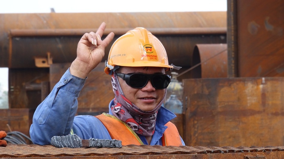 TPHCM: Hối hả nhịp lao động xuyên Tết trên công trường chống ngập - 9 Phút dí dỏm của công nhân trên công trường.