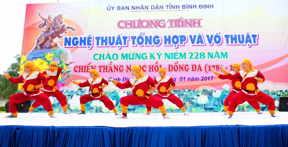 Bình Định kỷ niệm 228 chiến thắng Ngọc Hồi - Đống Đa - 6
Biểu diễn võ thuật cổ truyền Bình Định tại Bảo tàng Quang Trung