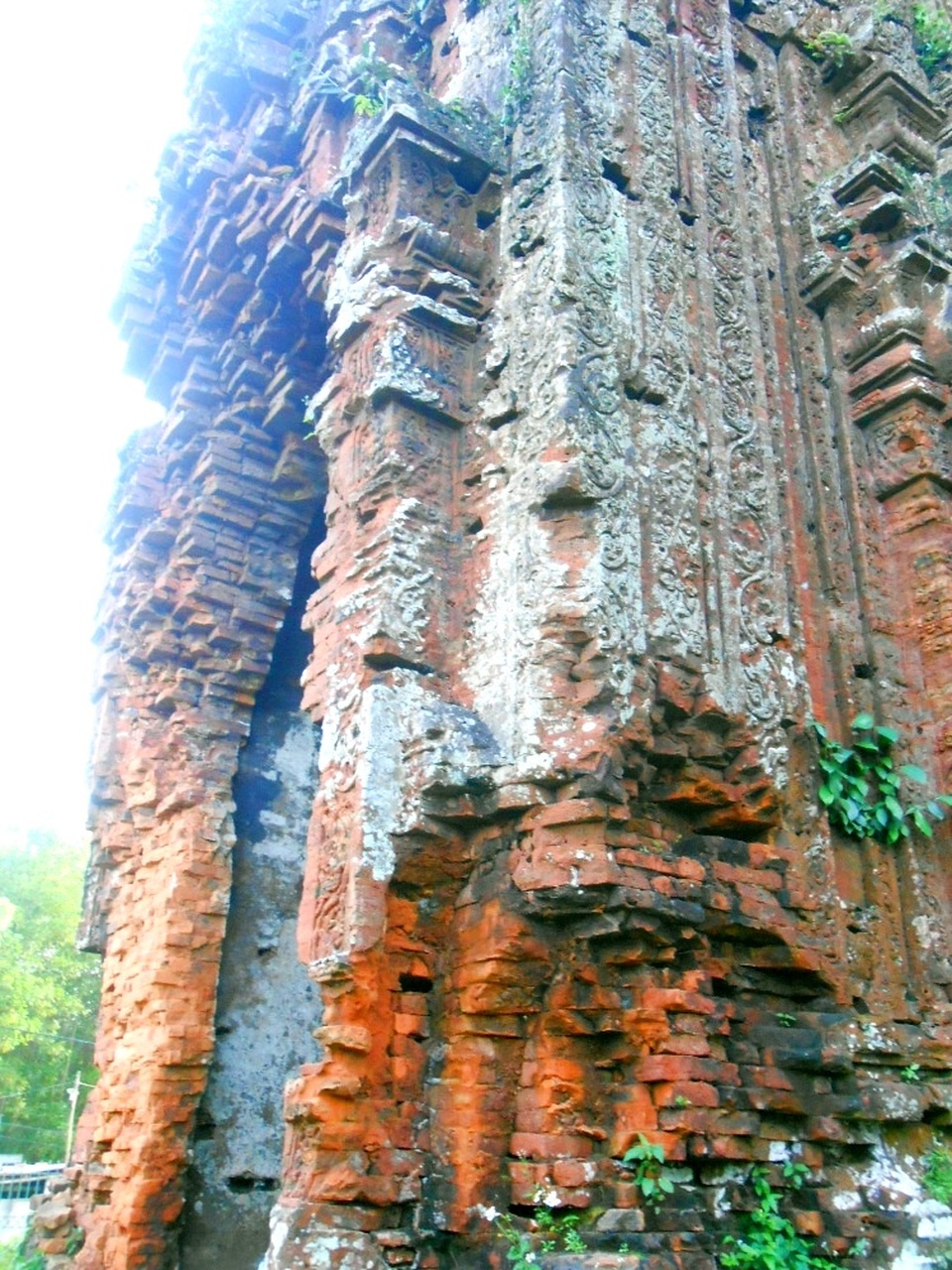 Ấn tượng tháp Chăm Khương Mỹ - 9 Những tượng khỉ này có lẽ liên quan đến trường ca Ramayana, một pho sử thi nổi tiếng của Ấn Độ mang đậm dấu ấn Bà La Môn giáo, truyền thống văn hóa có ảnh hưởng đến người Chăm